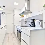 Modern In Boliches Near 公寓