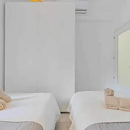 Modern In Boliches Near 丰希罗拉